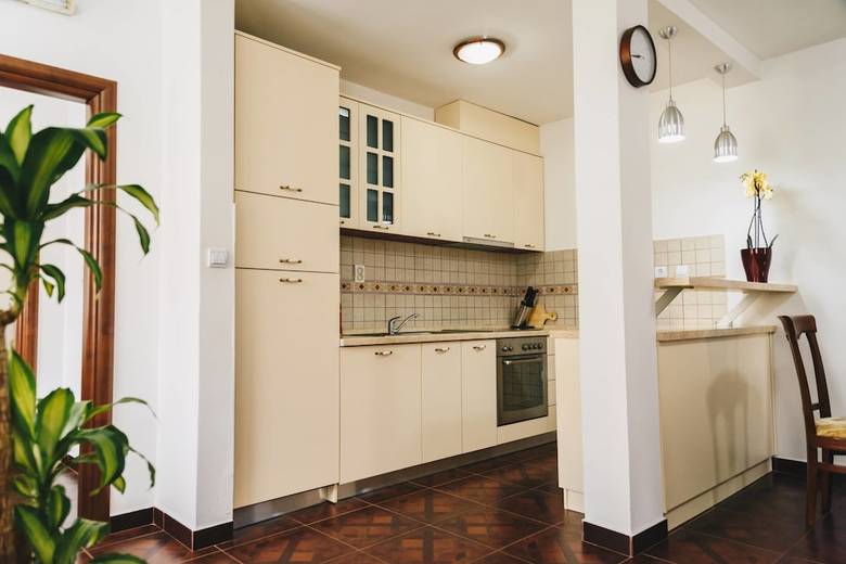 El Mar Apartments