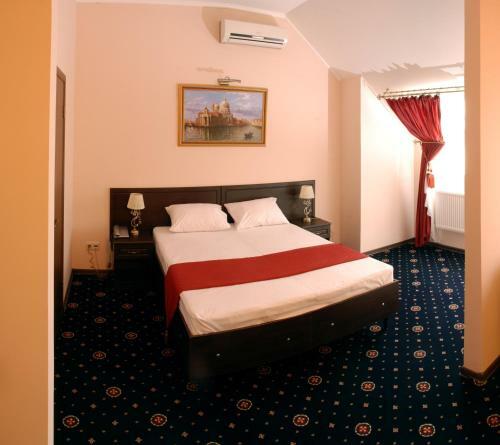 Maximus Hotel
