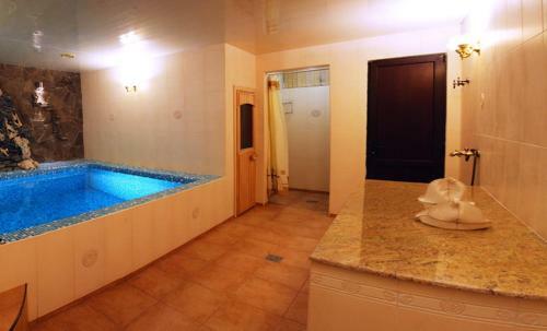 Maximus Hotel