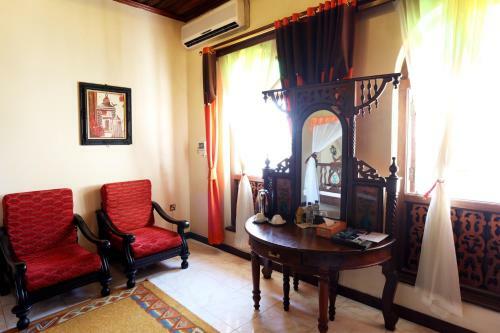 Chavda Hotel