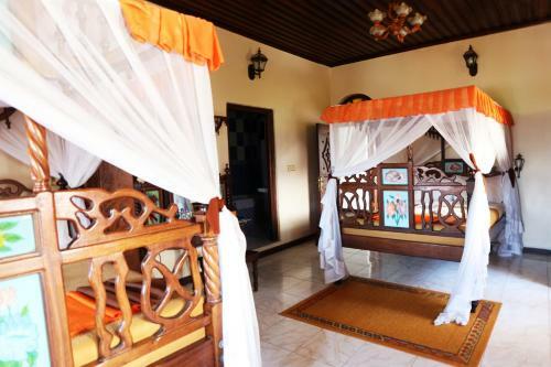 Chavda Hotel