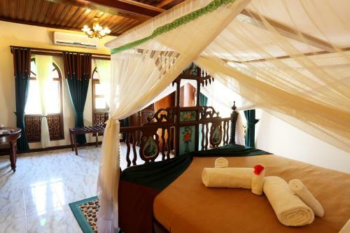 Chavda Hotel