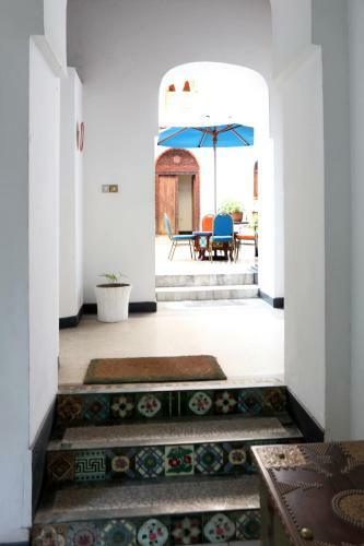 Chavda Hotel
