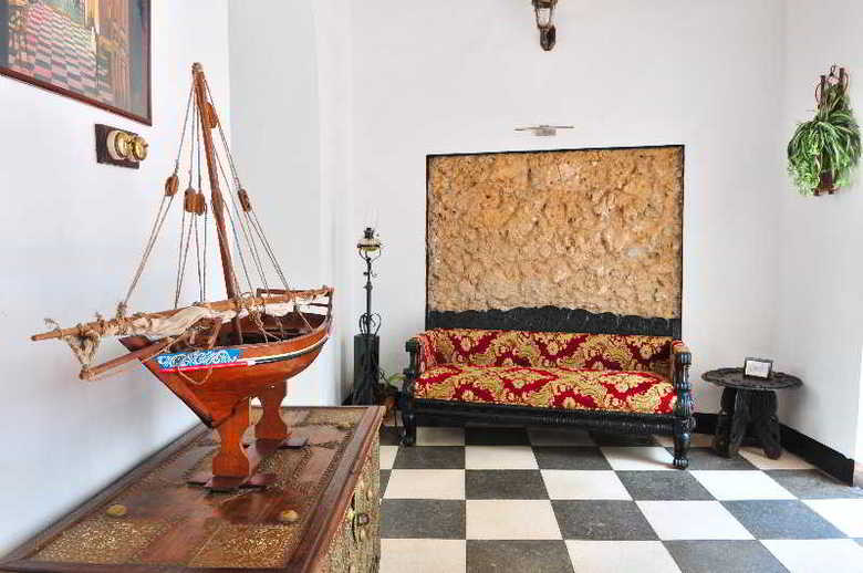 Dhow Palace Hotel