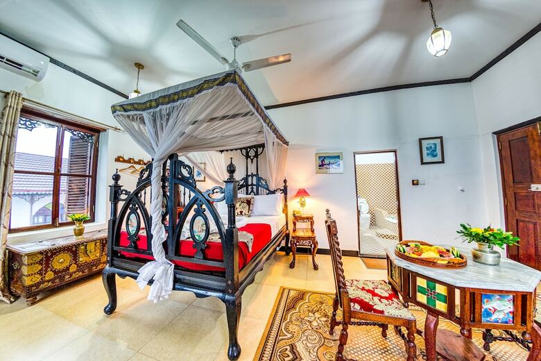 Tembo House Hotel
