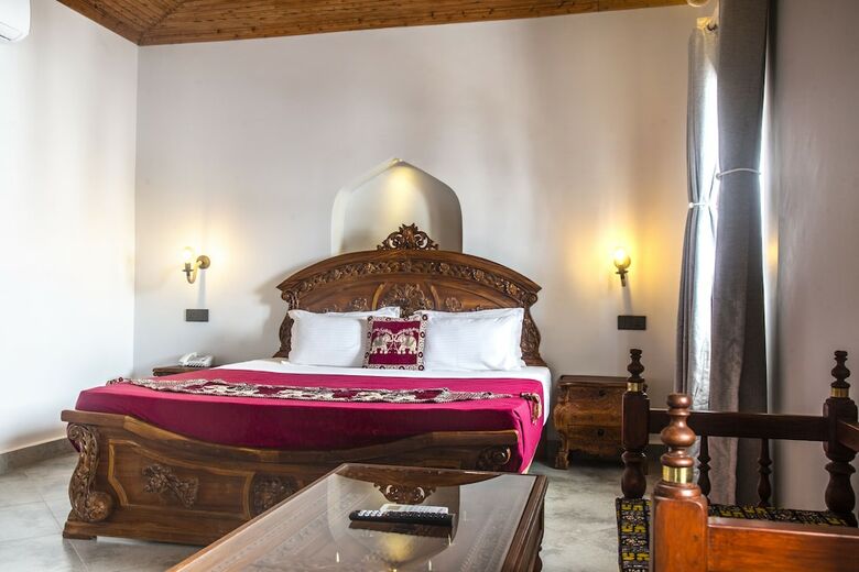 Tembo House Hotel