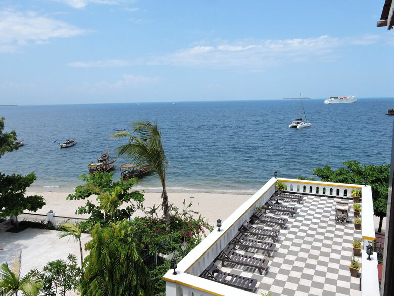 Tembo House Hotel