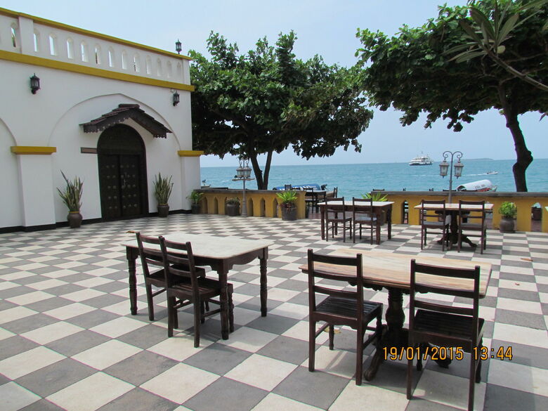 Tembo House Hotel
