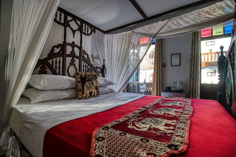 Tembo House Hotel