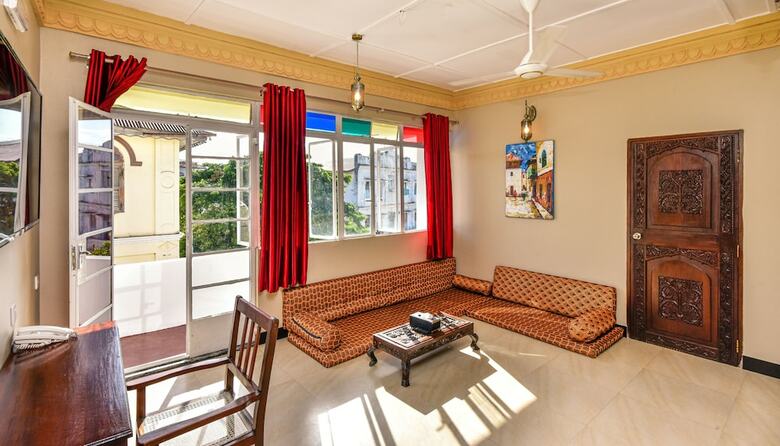 Tembo House Hotel