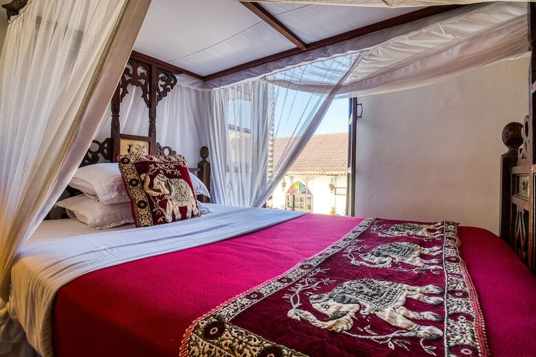 Tembo House Hotel