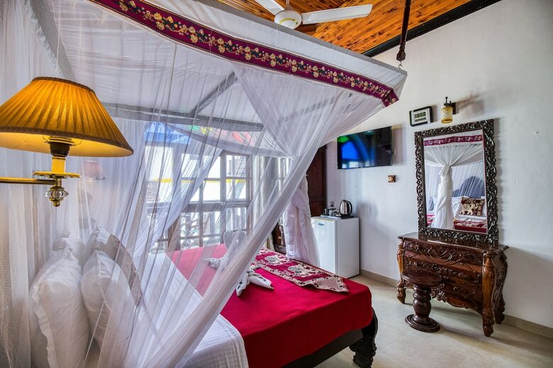 Tembo House Hotel