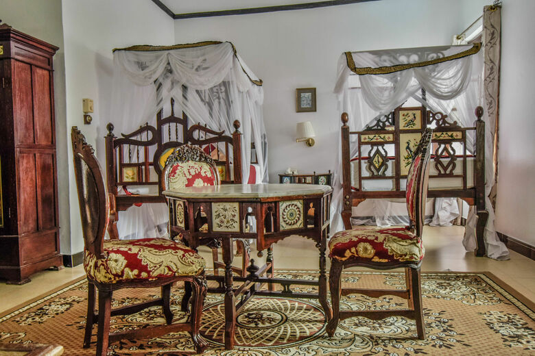 Tembo House Hotel