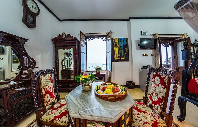 Tembo House Hotel