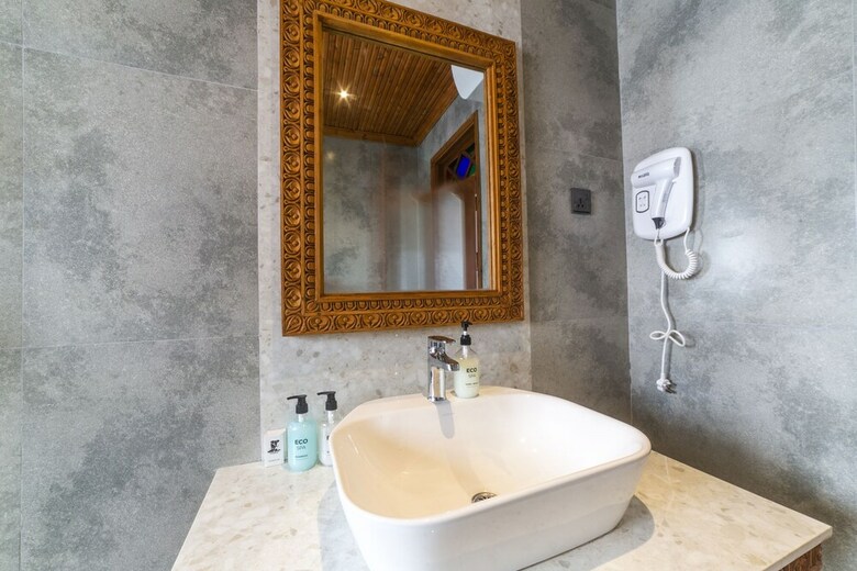 Tembo House Hotel