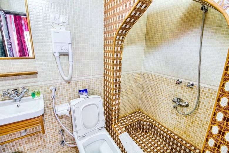 Tembo House Hotel