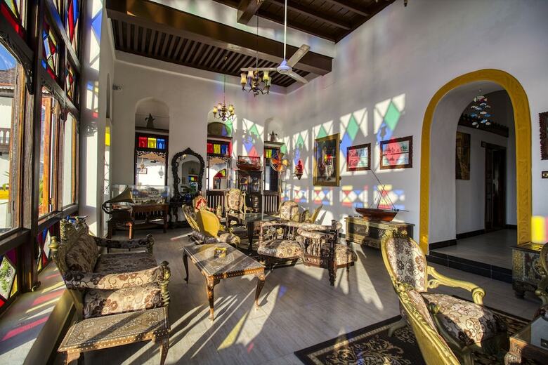 Tembo House Hotel