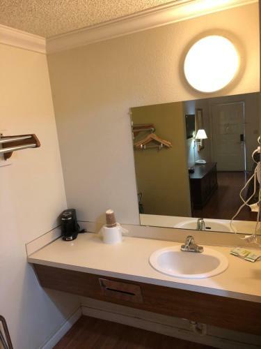 Hotel National 9 Inn