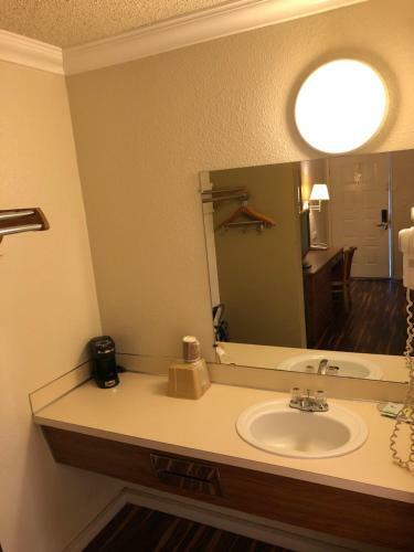Hotel National 9 Inn