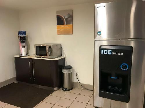 Motel 6 Buttonwillow Central