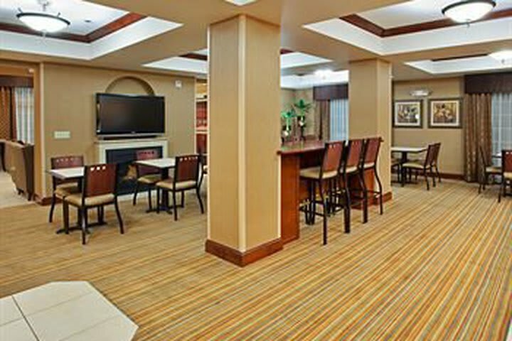 Holiday Inn Express Hotel & Suites Willows
