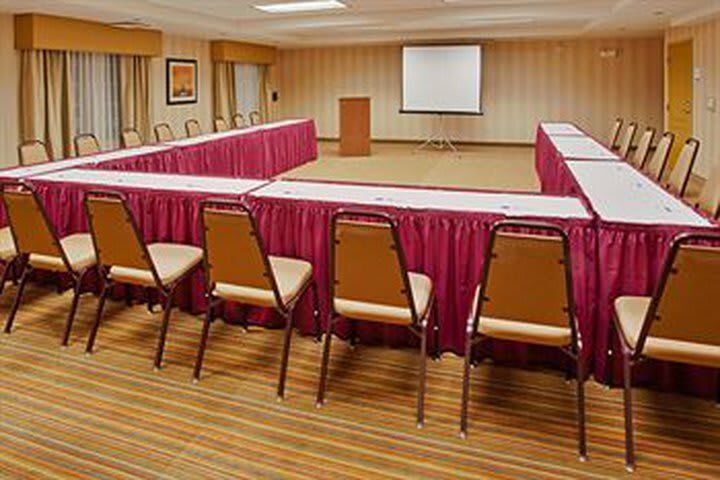 Holiday Inn Express Hotel & Suites Willows
