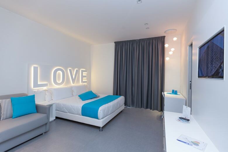 Hotel Love Boat