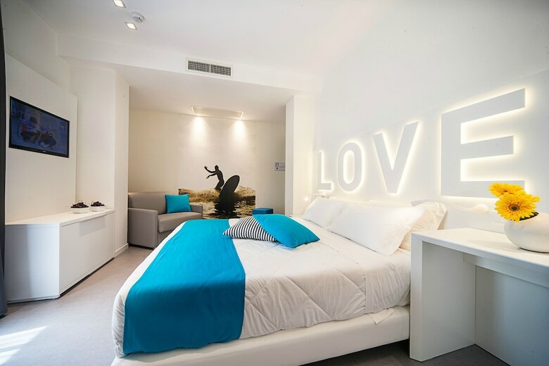 Hotel Love Boat