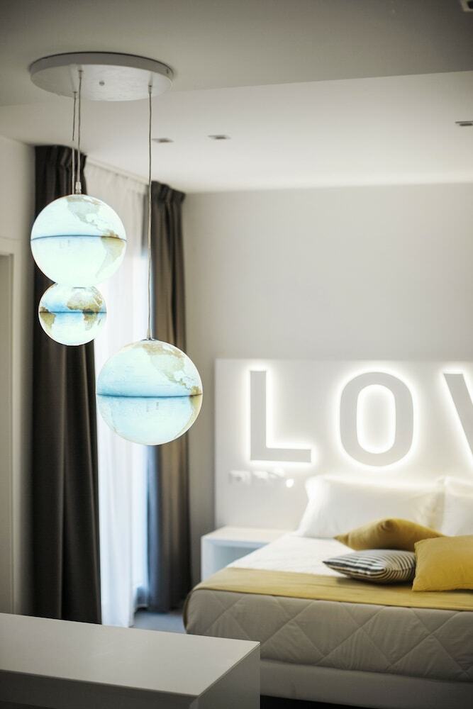 Hotel Love Boat