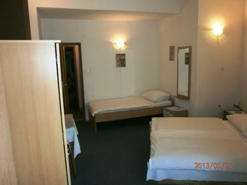 Hostal Rooms San