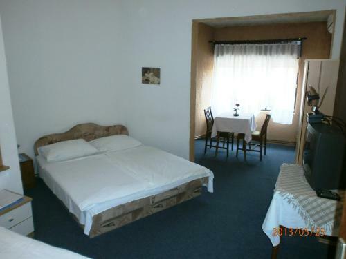 Hostal Rooms San