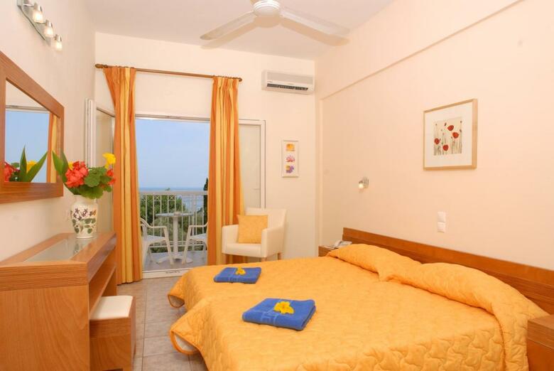 Hotel Ipsos Beach