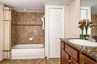 Hotel Coconut Cove Suites