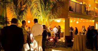 Hotel Coconut Cove Suites
