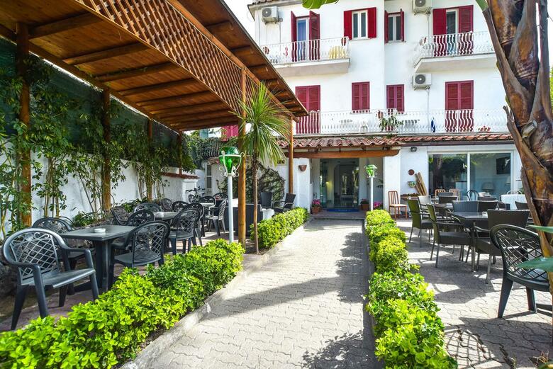 Villa Tina Hotel