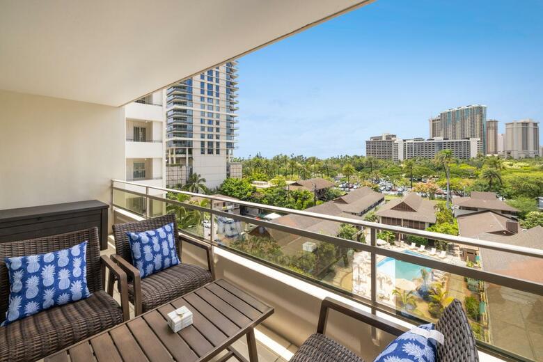 Hotel Regency On Beachwalk Waikiki By Outrigger
