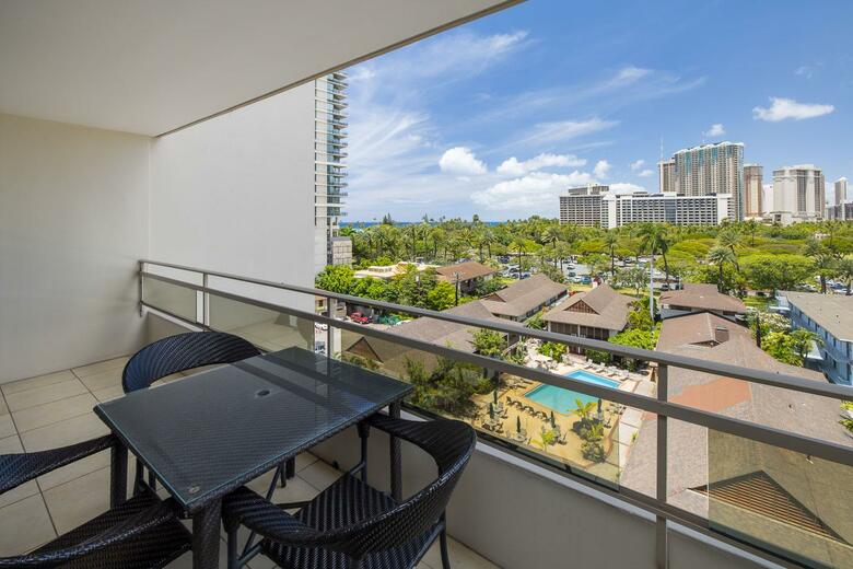 Hotel Regency On Beachwalk Waikiki By Outrigger