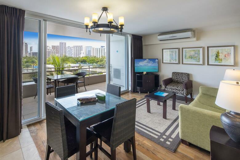 Hotel Regency On Beachwalk Waikiki By Outrigger