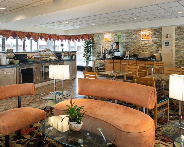 Hotel Quality Inn & Suites