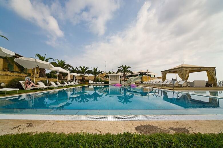 Hotel NH Venus Sea Garden