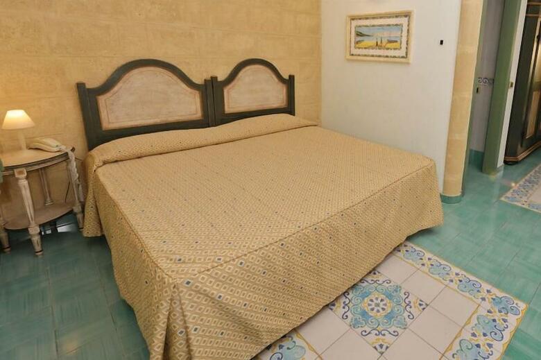 Hotel NH Venus Sea Garden