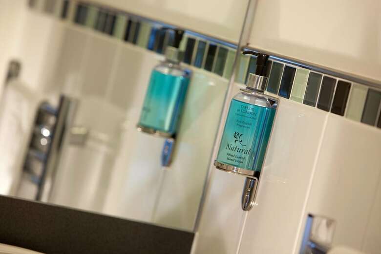 Spires Hotel (two Bedroom) 6 Pax