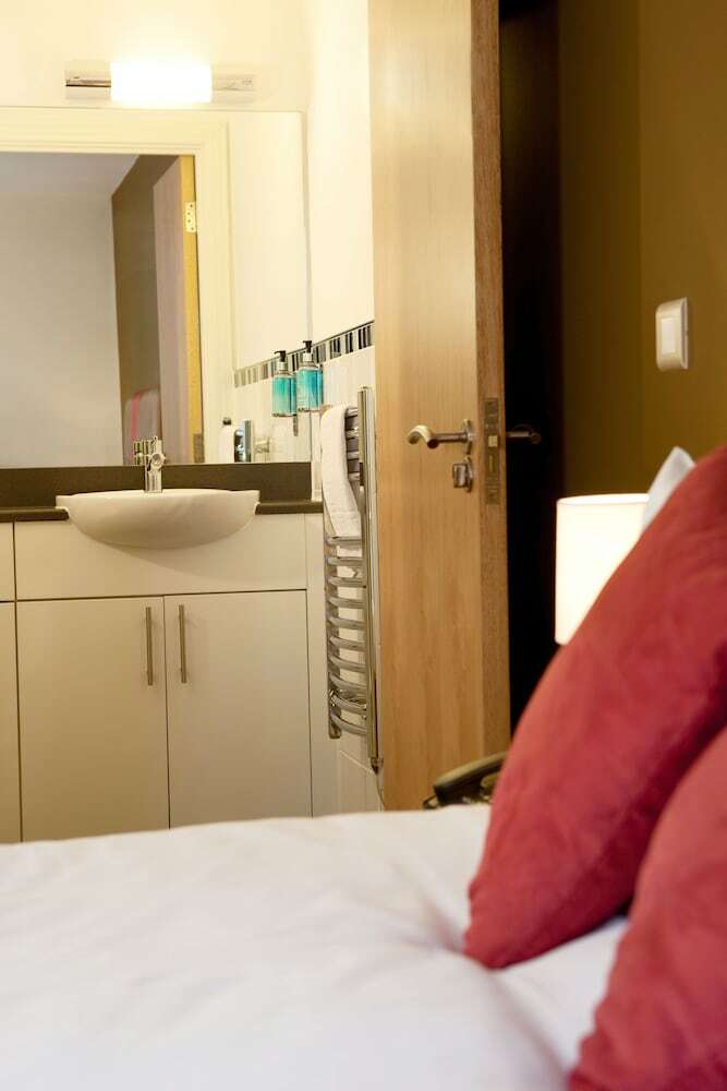 Spires Hotel (two Bedroom) 6 Pax