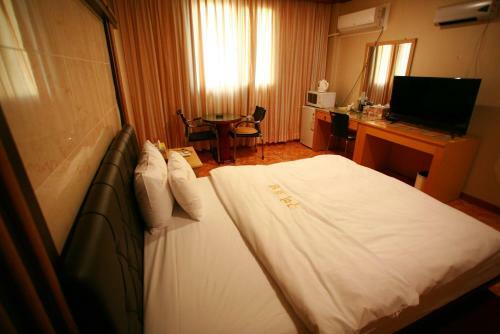 Gumi Metro Hotel
