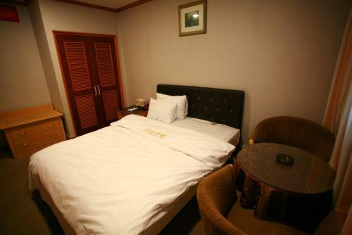Gumi Metro Hotel