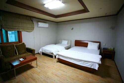 Gumi Metro Hotel