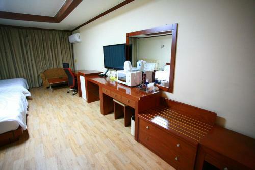 Gumi Metro Hotel