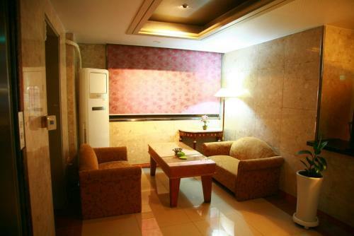 Gumi Metro Hotel