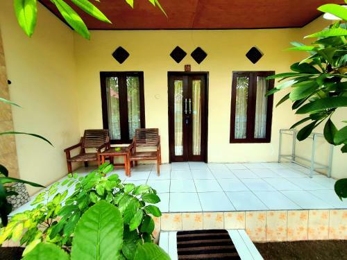 Hostal Lembongan Tropical