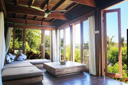 Villa Trevally